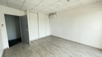 Bureaux à louer Castelnau-le-Lez dernier étage avec balcon privatif - Offre immobilière - Arthur Loyd