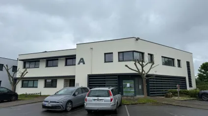 À VENDRE - BUREAUX EN REZ-DE-CHAUSSÉE - 275 m² - AURAY (56400) - Offre immobilière - Arthur Loyd