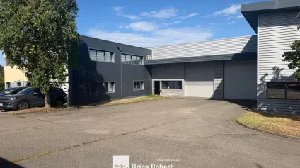 Local d'activité à vendre à Rillieux-la-Pape avec parking et bureaux aménagés - Offre immobilière - Arthur Loyd
