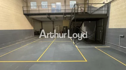 LA VILLE-AUX-DAMES LES FOUGEROLLES LOCAL D'ACTIVITES A VENDRE 206 M² BUREAUX ET PARKINGS - Offre immobilière - Arthur Loyd