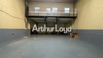 LA VILLE-AUX-DAMES LES FOUGEROLLES LOCAL D'ACTIVITES A LOUER DE 206 M² 3 PARKINGS - Offre immobilière - Arthur Loyd