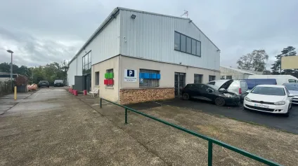 Local d'activité d'environ 702 m2 à la location à Méru - Offre immobilière - Arthur Loyd