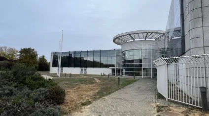 Entrepôt à louer 3824 m² à Roissy-en-France accès direct A1 et parking - Offre immobilière - Arthur Loyd