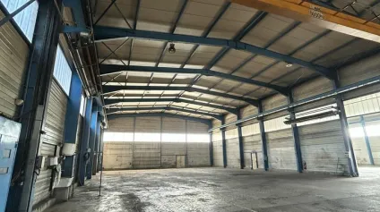 Entrepôt et bureaux - site industriel de 3 200 m² divisible - Sainte Helene - Offre immobilière - Arthur Loyd