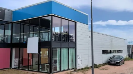 À LOUER EN EXCLUSIVITÉ - LOCAL COMMERCIAL DE 340 m² DIVISIBLE EN 2 LOTS - AVENUE CHARLES DE GAULLE, RIORGES - Offre immobilière - Arthur Loyd