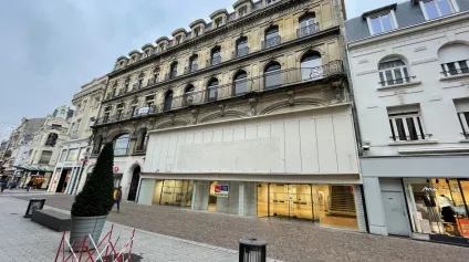 A LOUER - LOCAUX COMMERCIAUX - 1979 M2 - SAINT-QUENTIN :<br /> - Offre immobilière - Arthur Loyd