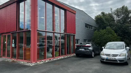 Locaux d'activités à louer au Haillan avec bureaux climatisés et terrain privatif - Offre immobilière - Arthur Loyd