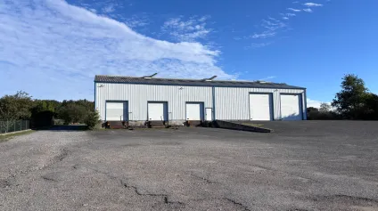 Bâtiment 770m2 et 9 000m2 terrain - Offre immobilière - Arthur Loyd