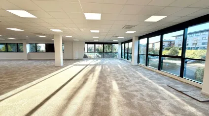 BUREAUX D'EXCEPTION À VENDRE SUR LA DURANNE - Offre immobilière - Arthur Loyd