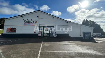 Location local commercial Attin parking abondant au cœur du centre Leclerc - Offre immobilière - Arthur Loyd