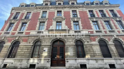 Bureaux à vendre à Armentières avec mezzanines et climatisation - Offre immobilière - Arthur Loyd