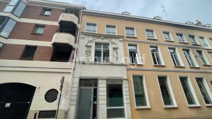 Bureaux à louer à Lille centre avec cuisine aménagée et cloisons vitrées - Offre immobilière - Arthur Loyd