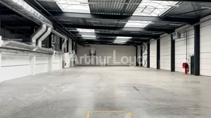 Entrepot à vendre ou à louer à Roncq accès rapide autoroute A22 et parkings - Offre immobilière - Arthur Loyd