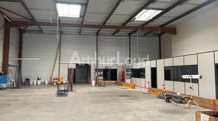 Entrepôt à vendre à Verquigneul 2850 m² dont 1400 m² loués et accès rapide - Offre immobilière - Arthur Loyd