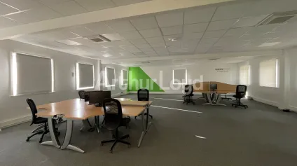 Bureaux et locaux d activité à vendre ou à louer à Templemars avec parking - Offre immobilière - Arthur Loyd