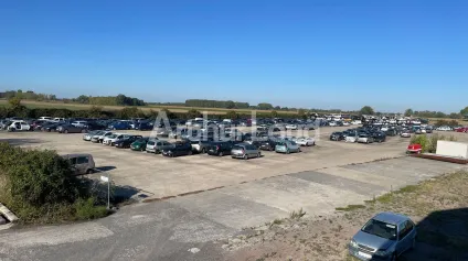 A VENDRE - ENSEMBLE IMMOBILIER IMPLANTE SUR UNE PACELLE DE 58 000 m2 - Offre immobilière - Arthur Loyd