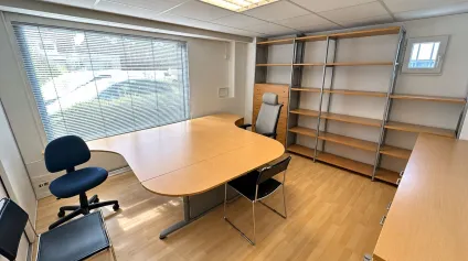 BUREAUX À VENDRE AVEC EXTÉRIEUR PRIVATIF - VENELLES - Offre immobilière - Arthur Loyd