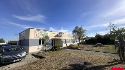 A VENDRE - LOCAL D'ACTIVITE INDEPENDANT - 400m² - Offre immobilière - Arthur Loyd
