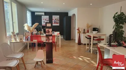 A LOUER - MONTELIMAR - ROUTE DE MARSEILLE - BUREAUX EN RDC DE 85 m2 AVEC ACCESSIBILITÉ PMR ET PARKING - Offre immobilière - Arthur Loyd