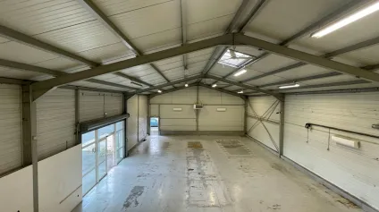 A louer - CHAMBLY - 250 m2 local commercial avec parking - Offre immobilière - Arthur Loyd