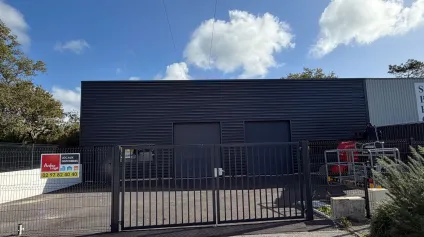 À LOUER - SAINT-AVÉ - LOCAL D'ACTIVITÉ DE 180 m² - Offre immobilière - Arthur Loyd