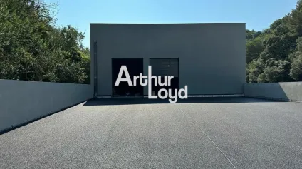 Locaux d’activité neufs en vente à Nice avec accès poids lourds et belle hauteur sous plafond - Offre immobilière - Arthur Loyd