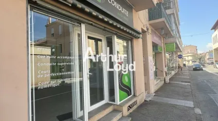 Local commercial à louer 88 m² - Saint Raphaël - Offre immobilière - Arthur Loyd