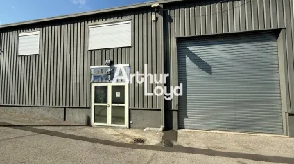 Local d'activité de 220 m² avec bureaux à vendre - Fréjus - Offre immobilière - Arthur Loyd