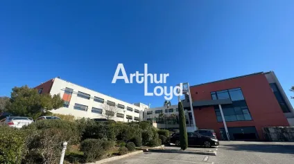 Bureaux 261.53 m² à louer divisibles dès 76.72 m² vue dégagée Golf - Sophia Antipolis - Offre immobilière - Arthur Loyd