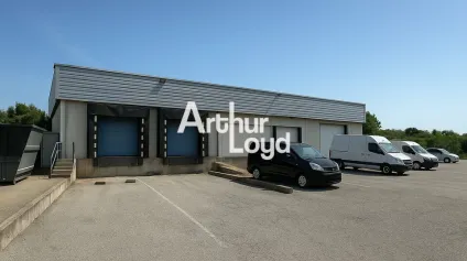 LOCAL A VENDRE 700 M² SUR TERRAIN INDEPENDANT 2600 M²  PUGET-SUR-ARGENS - Offre immobilière - Arthur Loyd