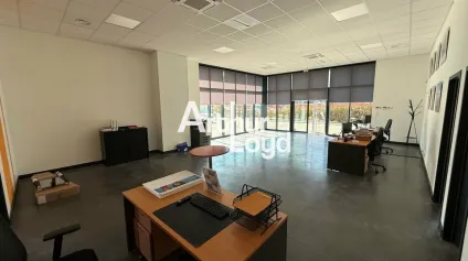 Locaux mixtes de 225 m² à louer Puget-Sur-Argens - Offre immobilière - Arthur Loyd