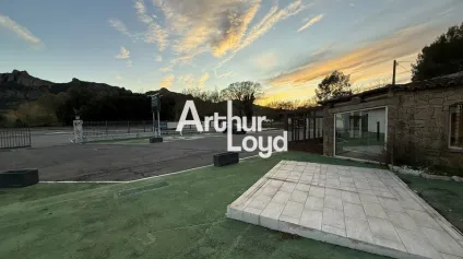 Local commercial de 220 m² avec forte visibilité sur un terrain de 1907 m²  Le Muy - Offre immobilière - Arthur Loyd