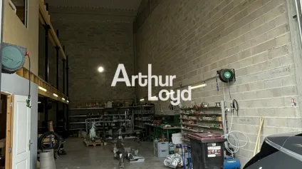 À louer  Locaux d'activité à Montauroux : 332 m² - Offre immobilière - Arthur Loyd