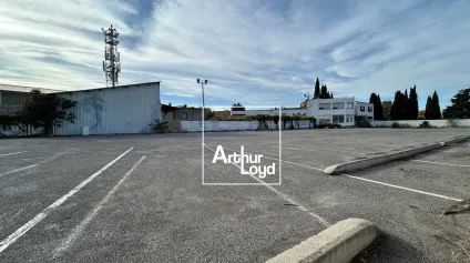 Terrain à la location avec un local commercial de 50m² au coeur de la zone du Polygone Nord - Offre immobilière - Arthur Loyd