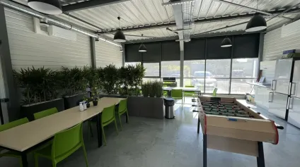 Bâtiment récent de Bureaux, stockage à vendre à Loriol-sur-Drome avec parking sécurisé - Offre immobilière - Arthur Loyd