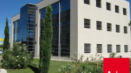 Bureaux à louer à Avignon avec parking et fibre optique dans immeuble sécurisé - Offre immobilière - Arthur Loyd