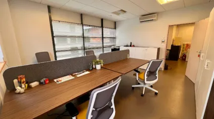 Bureaux à louer à Avignon, ensemble clos avec parking et fibre optique - Offre immobilière - Arthur Loyd