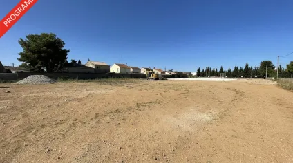 Local d'activité 300 m² à louer à Sorgues, accès poids lourds, 2 portes sectionnelles et parkings - Offre immobilière - Arthur Loyd