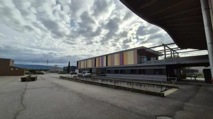 Locaux d'activité à vendre à Le Thor avec entrepôt spacieux et bureaux - Offre immobilière - Arthur Loyd