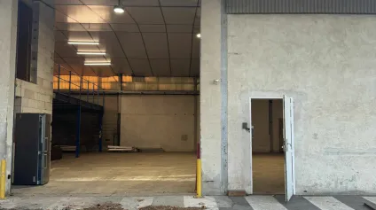 Locaux d’activités à louer à Châteaurenard accès poids lourds, double entrée - Offre immobilière - Arthur Loyd