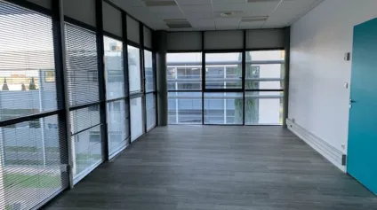 Bureaux à louer à Avignon dans immeuble sécurisé avec parking et ascenseur - Offre immobilière - Arthur Loyd