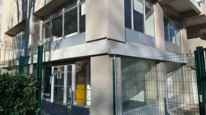 Bureaux commerciaux à louer à Avignon sur deux niveaux proche tram et centre ville - Offre immobilière - Arthur Loyd