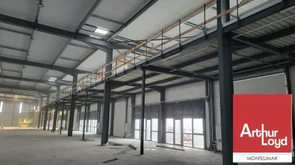 A SAISIR - PIERRELATTE - A LOUER Bâtiment divisé en 18 locaux d'activités avec bureaux - A partir de 367 m2 - Offre immobilière - Arthur Loyd