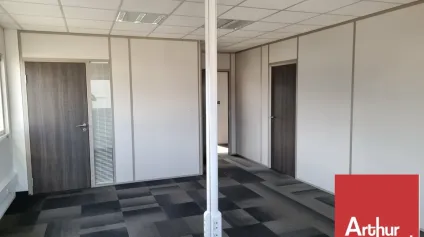 PIERRELATTE - AU COEUR DE LA ZONE INDUSTRIELLE - A LOUER PLATEAU DE BUREAU DE 130 m² - Offre immobilière - Arthur Loyd