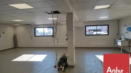 PIERRELATTE - A louer espace de bureaux et d'atelier au RDC de 228 m2 divisible - Offre immobilière - Arthur Loyd