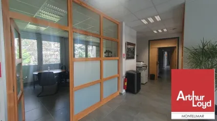 PIERRELATTE - PROCHE CENTRE -VILLE - A LOUER BUREAUX EN RDC DE 240 M2 ENVIRON - Offre immobilière - Arthur Loyd