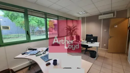 CLERMONT FERRAND A VENDRE ZONE DES GRAVANCHES BUREAUX 1200 M² - BATIMENT INDEPENDANT - PARKING - Offre immobilière - Arthur Loyd