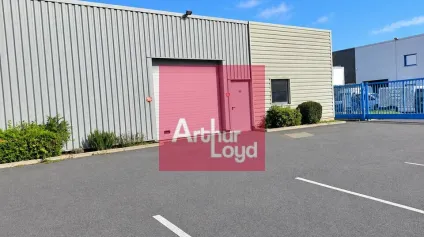 CLERMONT-FERRAND LES GRAVANCHES A LOUER LOCAL ACTIVITE 230 M² - BATIMENT INDEPENDANT - Offre immobilière - Arthur Loyd