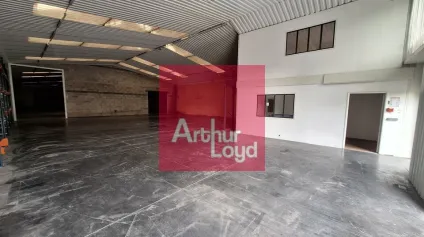 RIOM ZONE INDUSTRIELLE A VENDRE LOCAL ACTIVITE 1075 m² - Offre immobilière - Arthur Loyd