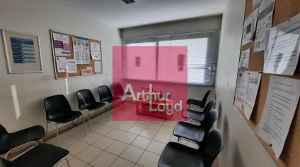 VIC LE COMTE A VENDRE BUREAUX- BATIMENT INDEPENDANT 150M² - Offre immobilière - Arthur Loyd